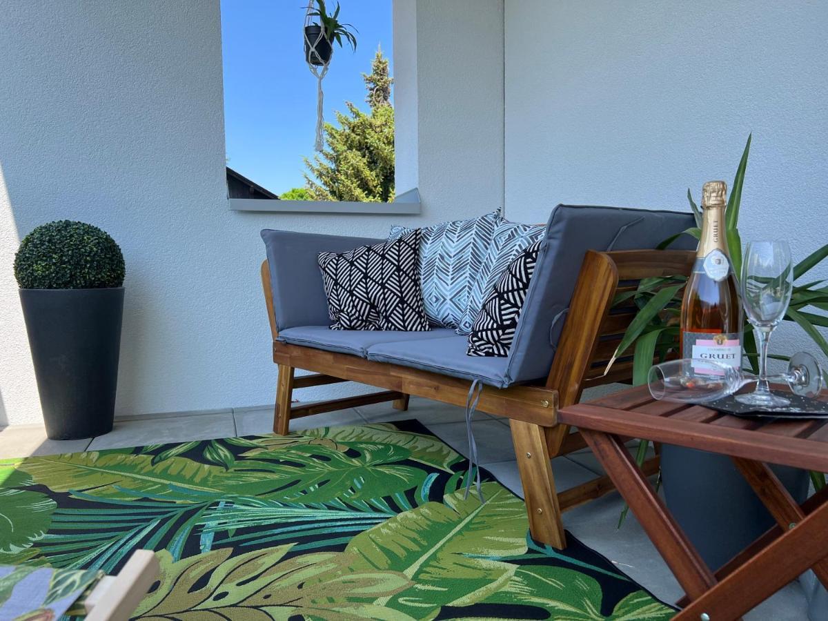 Designapartment Blue Sky -55M2-Free Parking & Wifi Graz Esterno foto